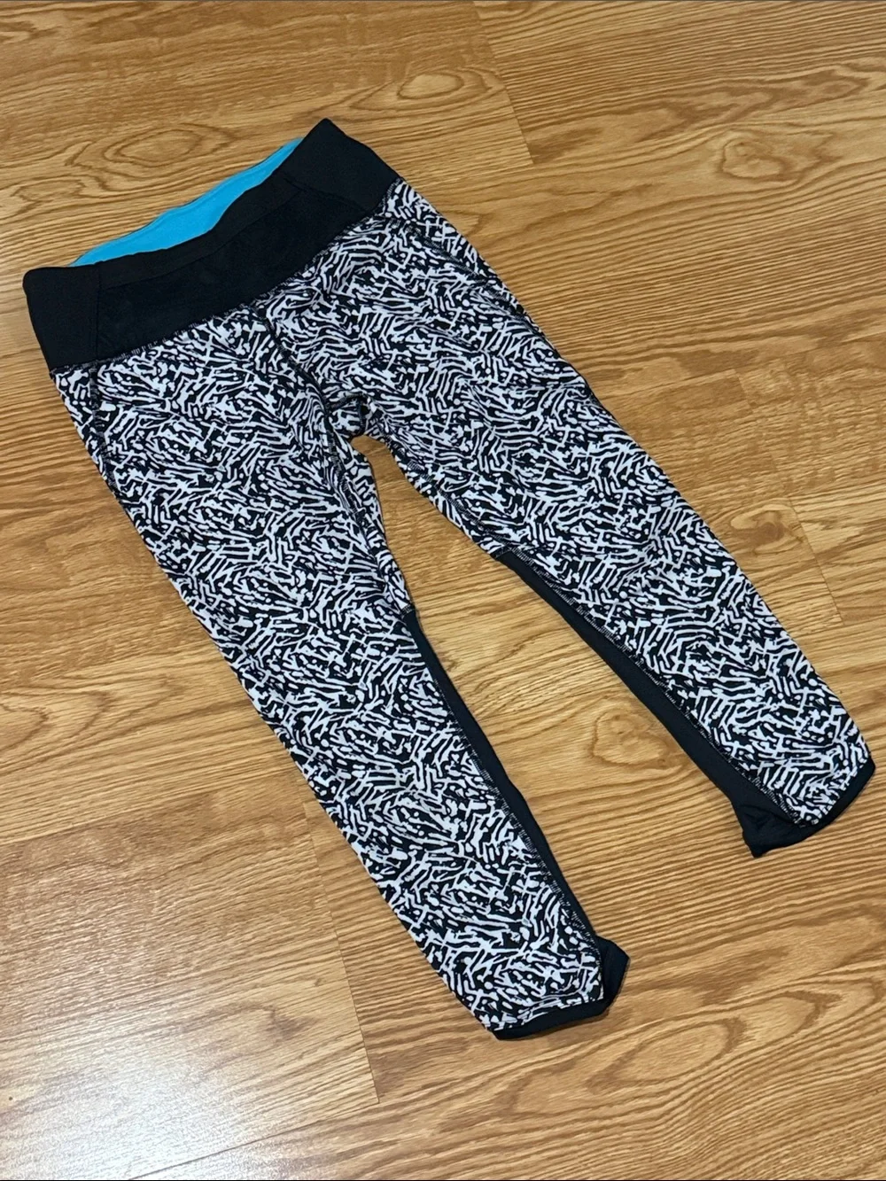 Vintage lululemon athletica Y2K Black & White Abstract Leggings with Teal